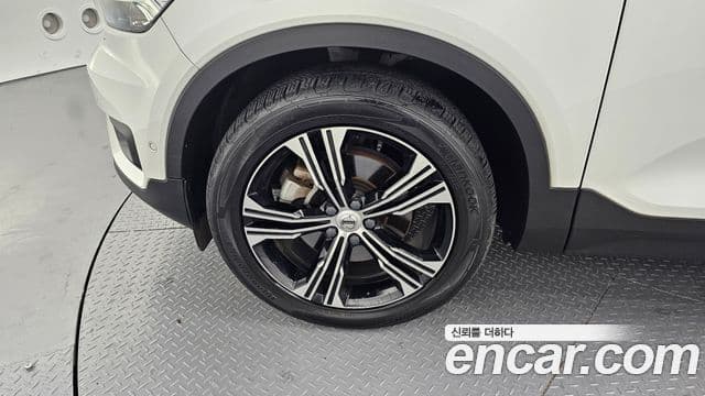 Volvo XC40 2022 — ფოტო 5/20
