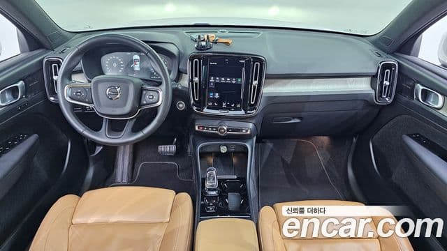 Volvo XC40 2022 — ფოტო 7/20