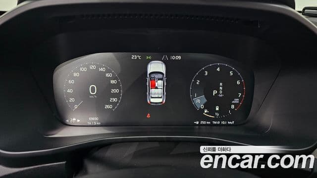 Volvo XC40 2022 — фото 8 из 20