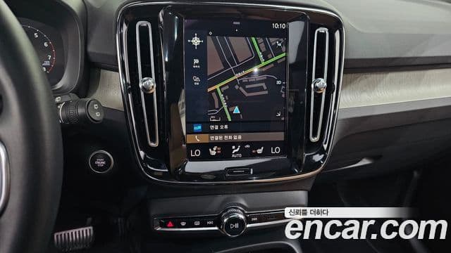 Volvo XC40 2022 — Photo 19/31
