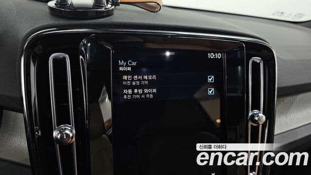 Volvo XC40 2022 — фото 17 из 20