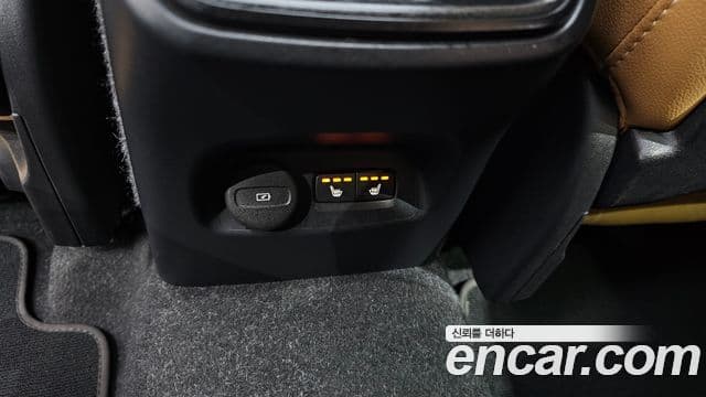 Volvo XC40 2022 — ფოტო 19/20