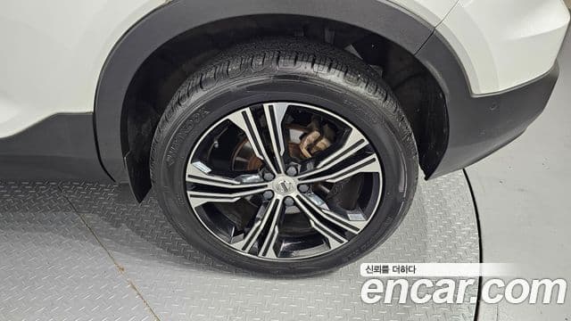 Volvo XC40 2022 — Photo 25/31