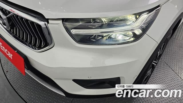Volvo XC40 2022 — Photo 29/31