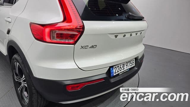 Volvo XC40 2022 — Photo 28/31
