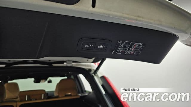 Volvo XC40 2022 — Photo 30/31