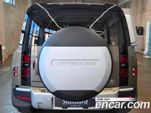 Land Rover Defender 2023 — Photo 5/8