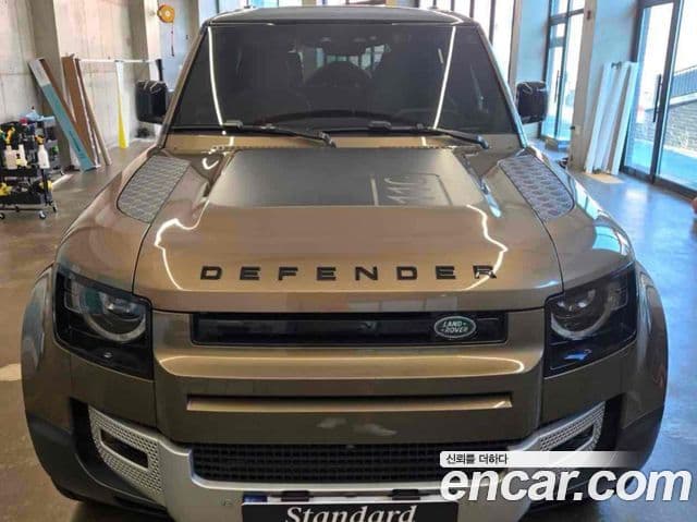 Land Rover Defender 2023 — Photo 2/8
