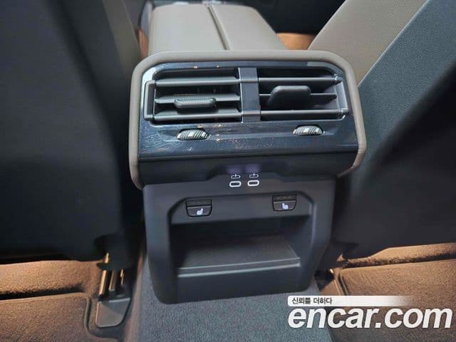 BMW 5 Series 2025 — ფოტო 8/20
