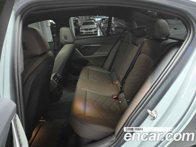 BMW 5 Series 2025 — ფოტო 17/20