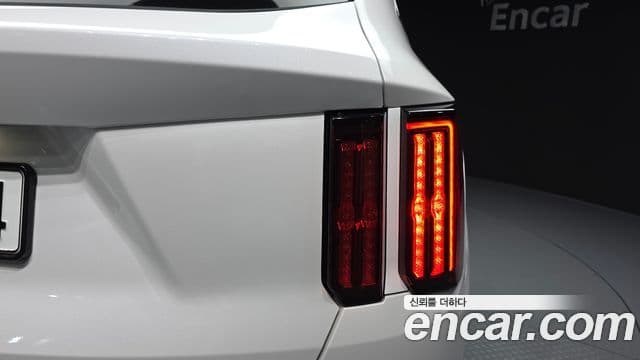 Kia Sorento 2023 — ფოტო 13/30