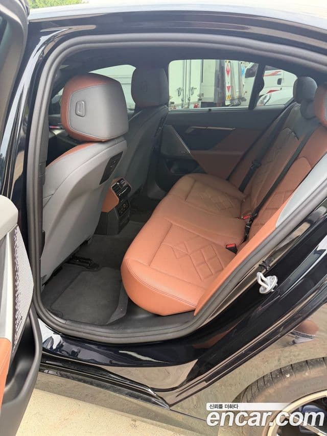 BMW 5 Series 2025 — ფოტო 7/14