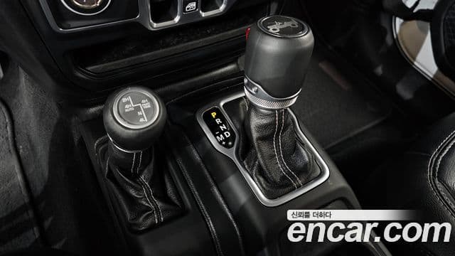 Jeep Wrangler 2018 — Şəkil 8/20