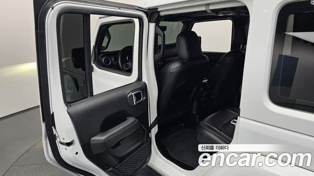 Jeep Wrangler 2018 — Şəkil 12/20