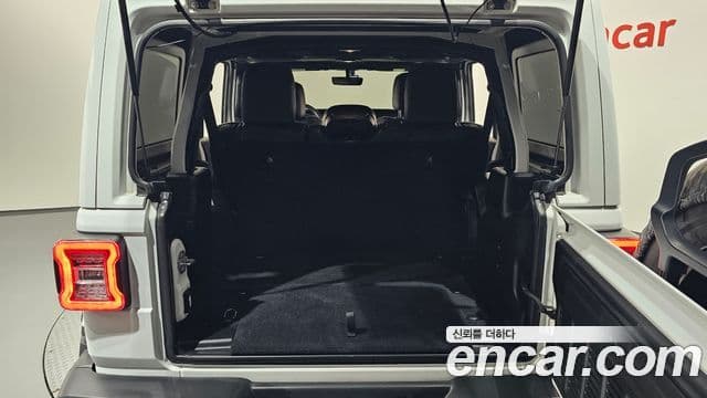 Jeep Wrangler 2018 — Şəkil 19/20