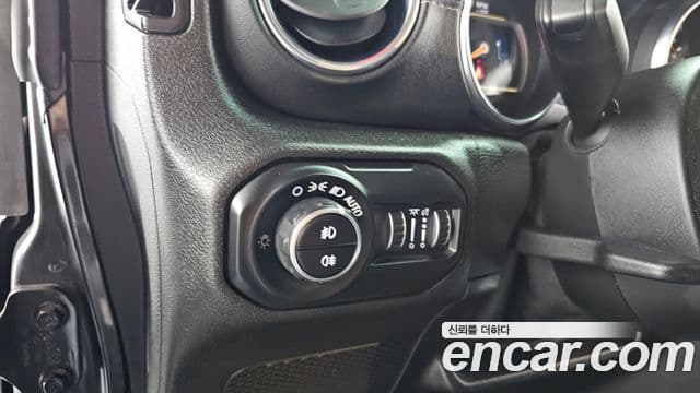 Jeep Wrangler 2019 — Photo 2/29