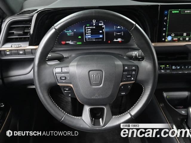 Toyota Crown Crossover 2024 — Photo 8/20