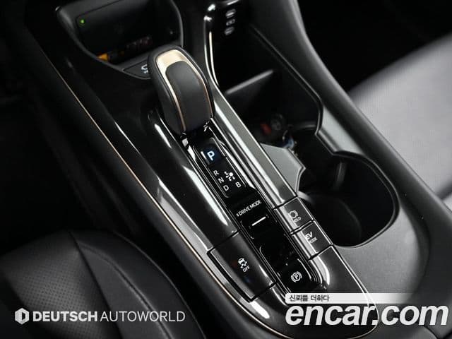 Toyota Crown Crossover 2024 — Photo 19/20