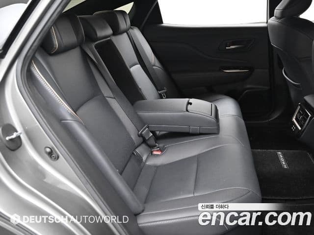 Toyota Crown Crossover 2024 — Photo 15/20