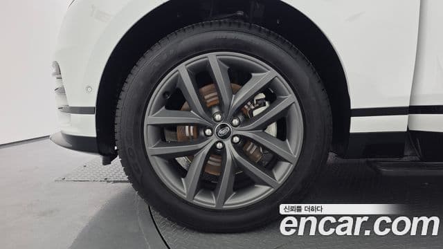 Land Rover Range Rover Velar 2025 — Photo 17/20
