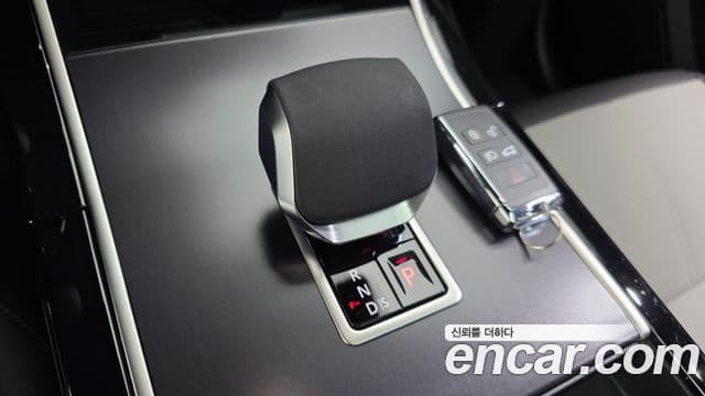 Land Rover Range Rover Velar 2025 — Photo 3/20