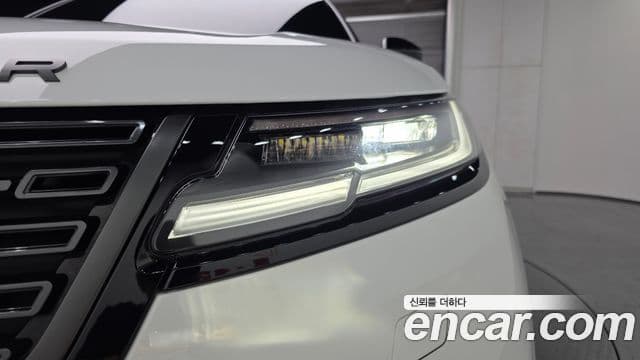Land Rover Range Rover Velar 2025 — Photo 5/20