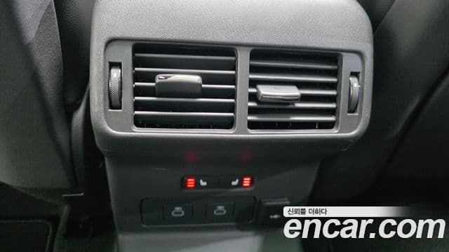 Land Rover Range Rover Velar 2025 — Photo 16/20