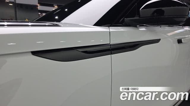 Land Rover Range Rover Velar 2025 — Photo 9/20