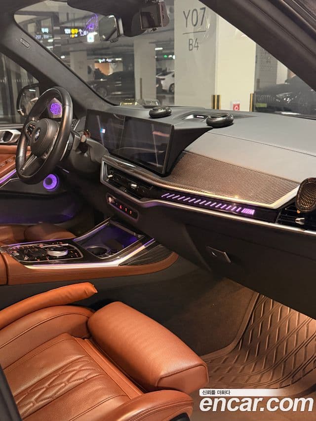 BMW X7 2023 — Фото 10/20