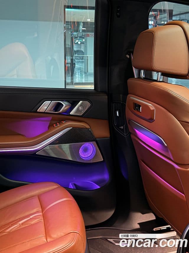 BMW X7 2023 — Фото 15/20