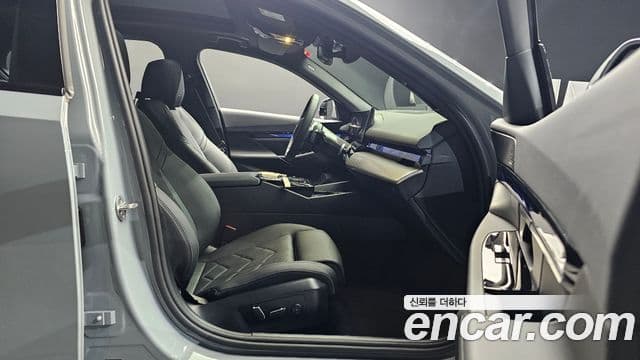 BMW 5 Series 2025 — ფოტო 22/33