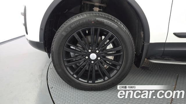 Land Rover Discovery 5 2019 — Şəkil 5/20
