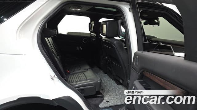 Land Rover Discovery 5 2019 — Şəkil 12/20