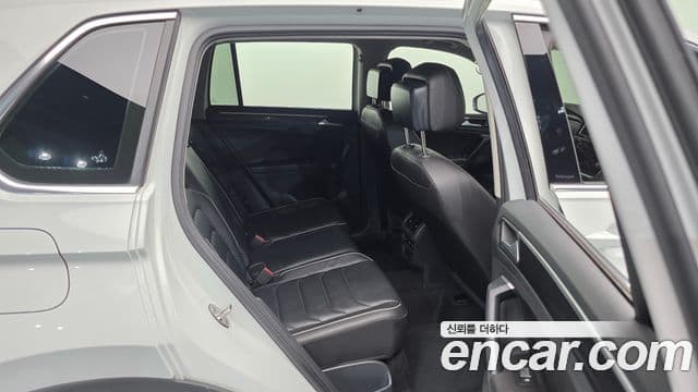 Volkswagen Tiguan 2023 — Şəkil 12/20