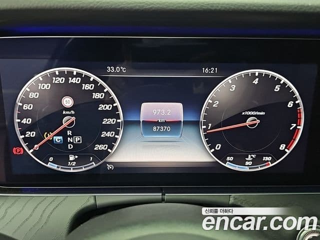 Mercedes-Benz E-Class 2019 — ფოტო 7/18