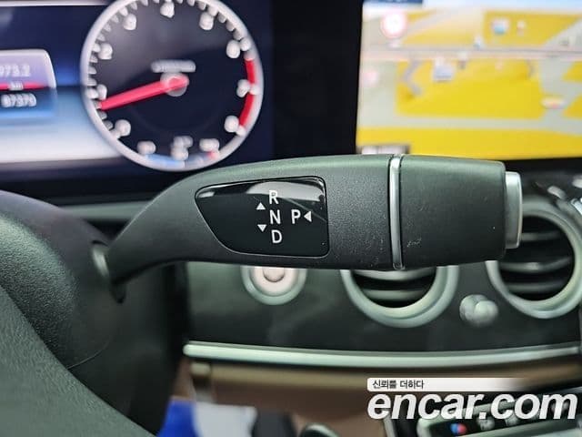 Mercedes-Benz E-Class 2019 — ფოტო 8/18