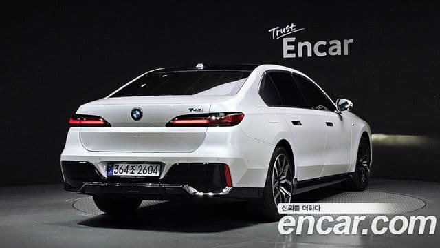 BMW 7 Series 2022 — ფოტო 11/31