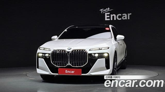 BMW 7 Series 2022 — ფოტო 22/31