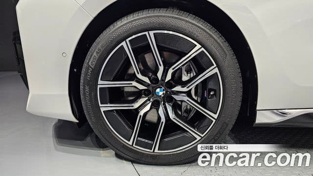 BMW 7 Series 2022 — ფოტო 30/31
