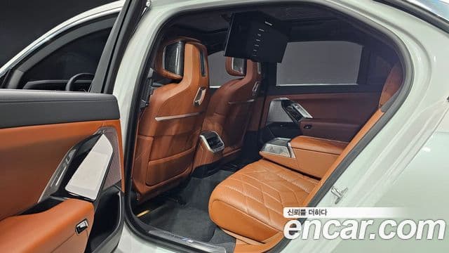 BMW 7 Series 2022 — ფოტო 18/31