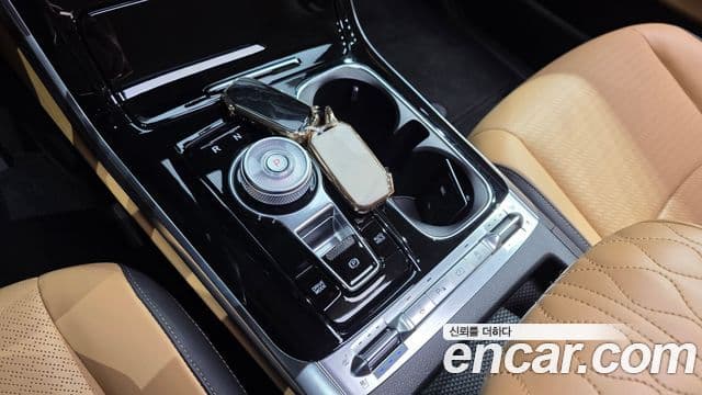 Kia Carnival 2023 — Şəkil 8/20