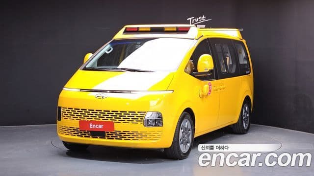 Hyundai Staria 2023 — ფოტო 1/20