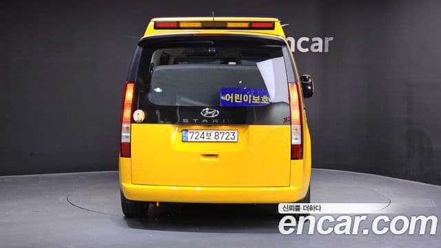Hyundai Staria 2023 — ფოტო 4/20
