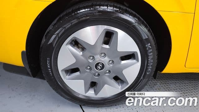 Hyundai Staria 2023 — ფოტო 5/20
