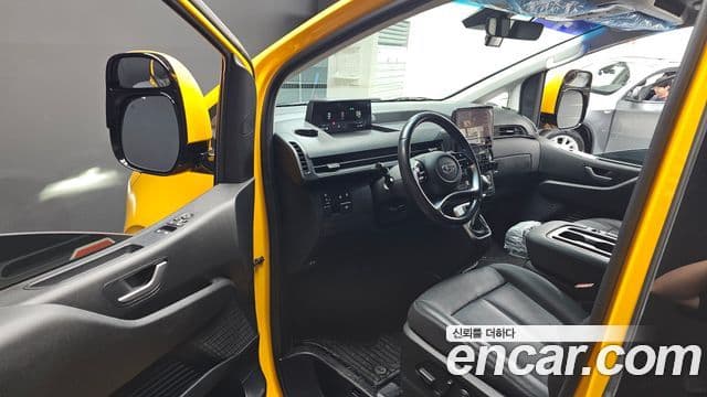Hyundai Staria 2023 — ფოტო 10/20