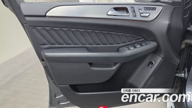 Mercedes-Benz GLE-Class 2018 — ფოტო 11/32