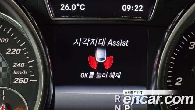 Mercedes-Benz GLE-Class 2018 — ფოტო 28/32