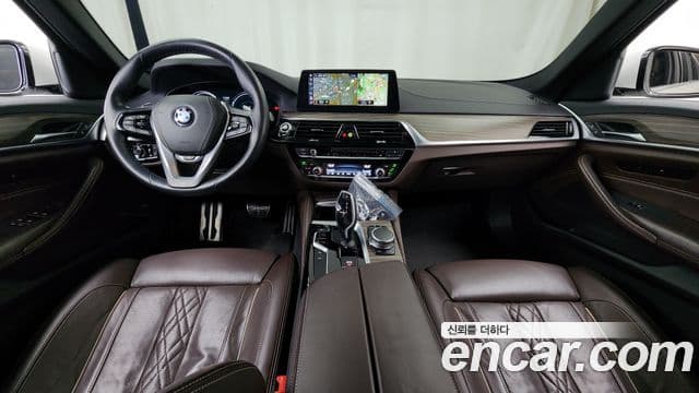 BMW 5 Series 2018 — Фото 10/20