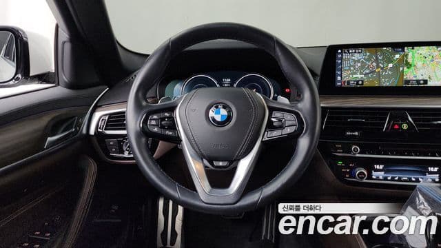BMW 5 Series 2018 — Фото 13/20