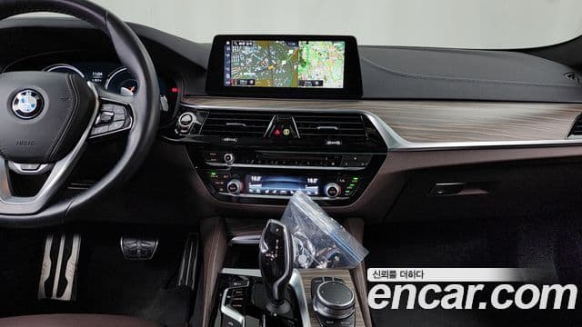 BMW 5 Series 2018 — Фото 14/20